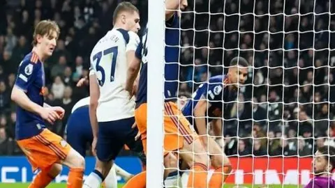 中国冰壶混双在亚冬会大放异彩，新征程再踏征程